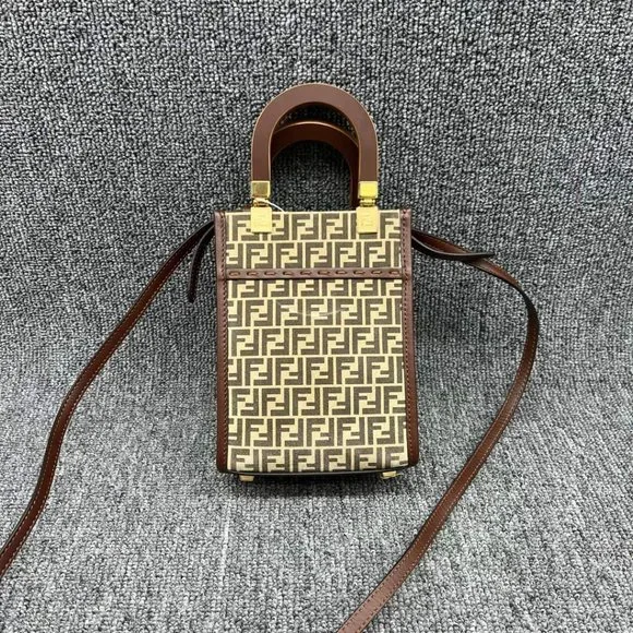 100% Authentic Fendi Shoulder Bag - Picture 2 of 16